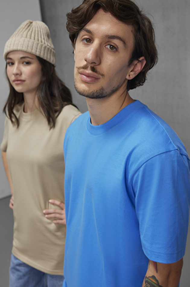 Geborduurde lijntekening op normale t-shirt unisex